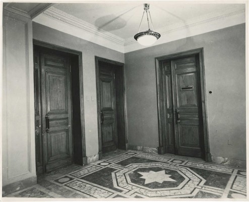 Лот из восьми фотографий работы Н. Грановского... М., 1950–1951.